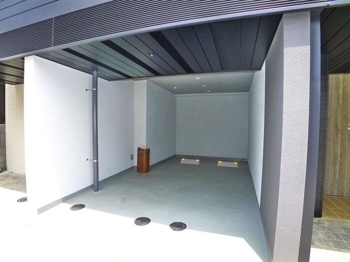 物件外観写真5　(駐車場)