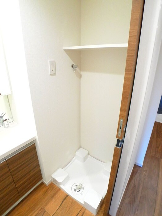 物件内観写真12　(洗濯機置場)