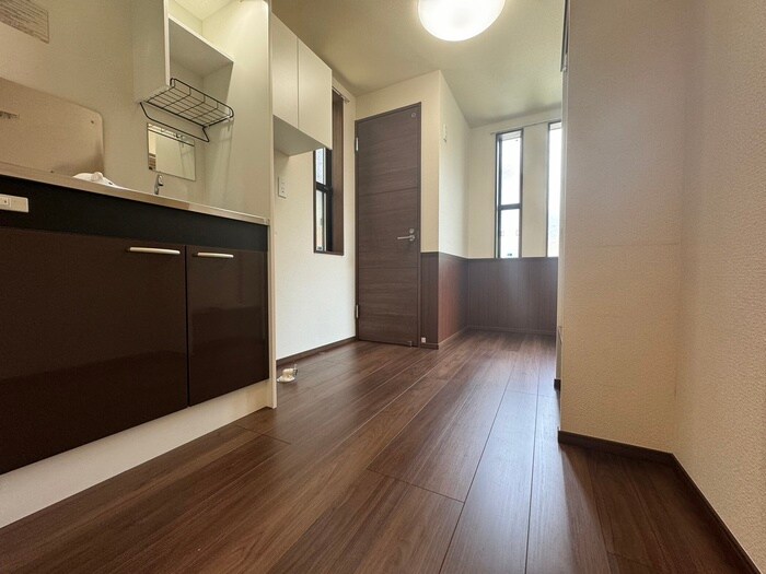 物件内観写真10　(廊下)