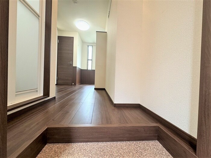 物件内観写真16　(玄関)