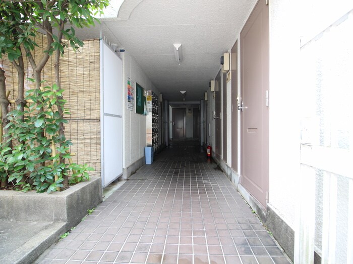 物件外観写真4　(エントランス部分)