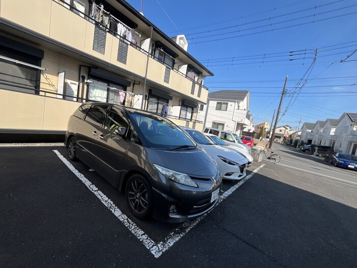 物件外観写真3　(駐車場)