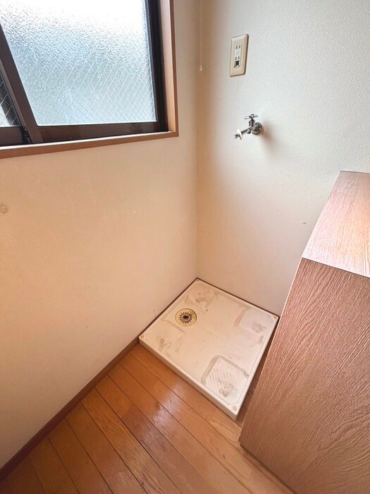 物件内観写真18　(洗濯機置場)