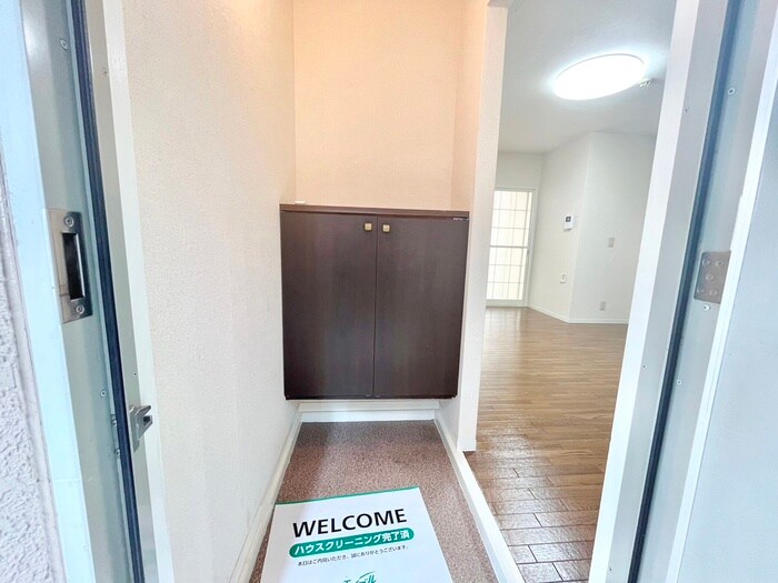 物件内観写真13　(玄関)