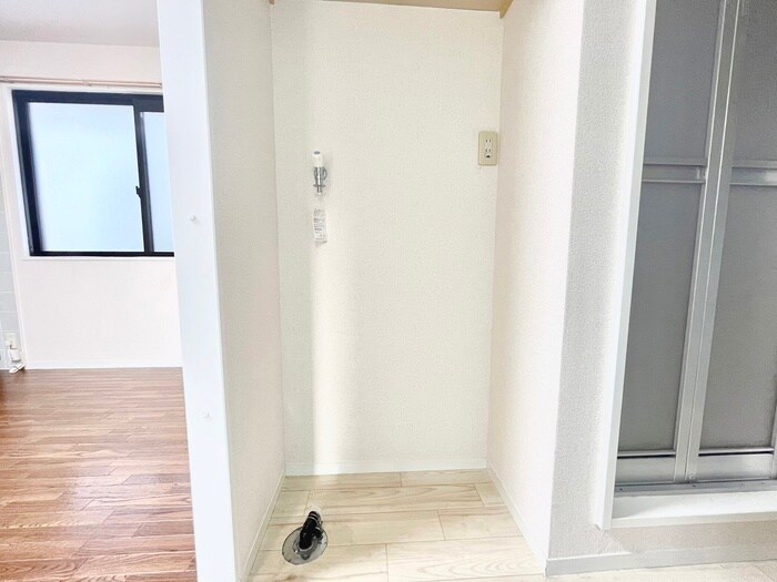 物件内観写真16　(洗濯機置場)