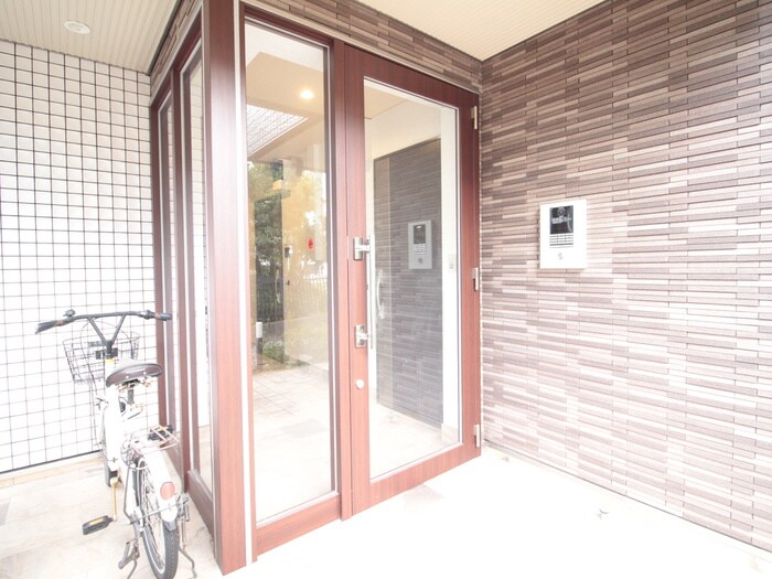物件外観写真5　(エントランス部分)