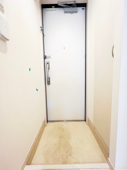 物件内観写真16　(玄関)