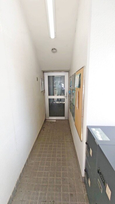 物件外観写真6　(エントランス部分)