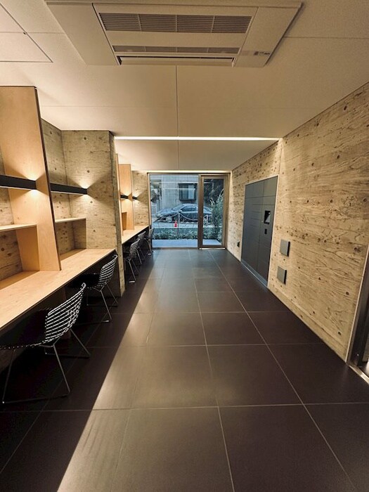 物件外観写真3　(エントランス部分)