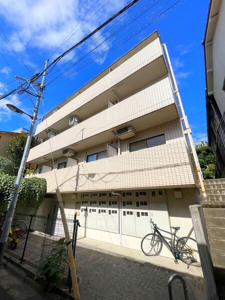 クリスタルハイム護国寺外観写真