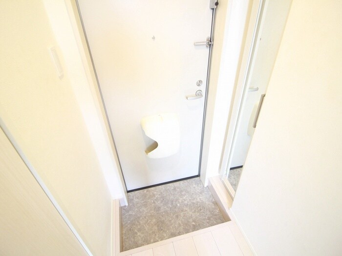 物件内観写真11　(玄関)