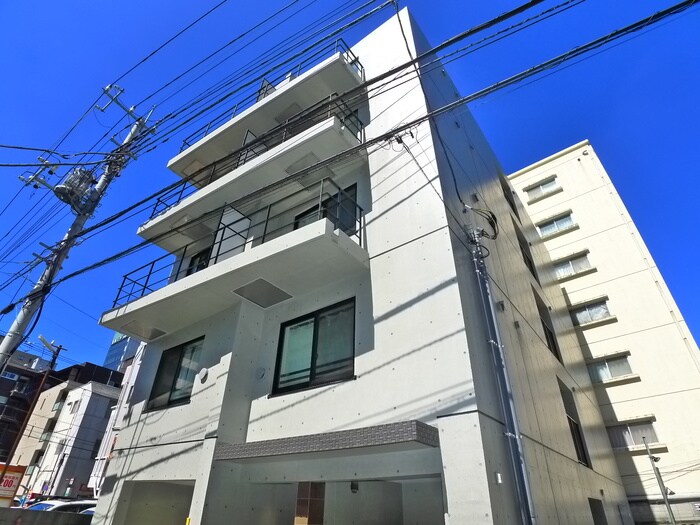 物件外観写真1　(エントランス部分)