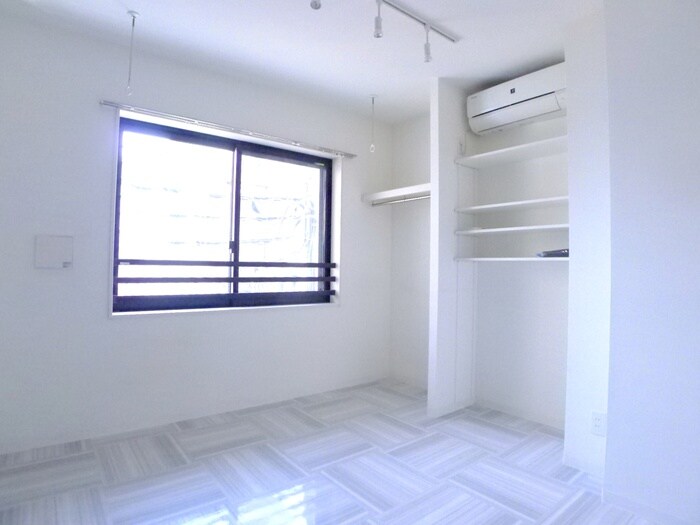 物件内観写真5　(室内からの展望)