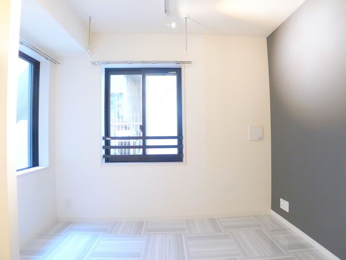 物件内観写真6　(室内からの展望)