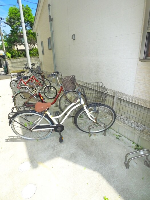 物件外観写真5　(駐輪場)