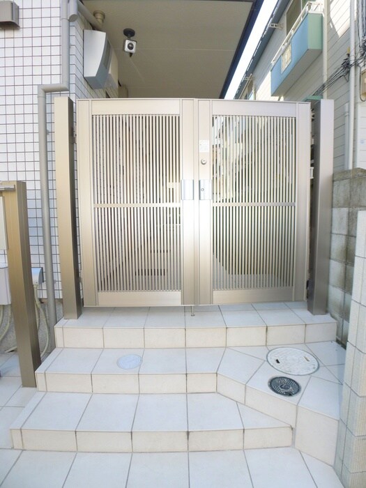 物件外観写真6　(エントランス部分)