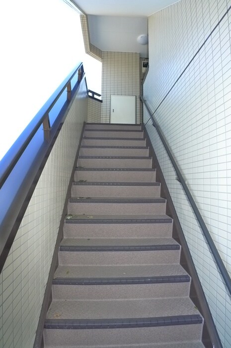 物件外観写真4　(エントランス部分)