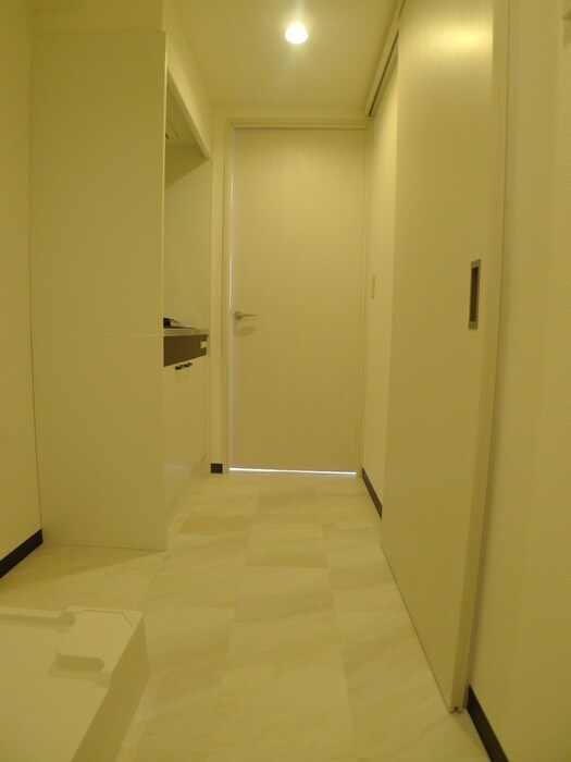 物件内観写真7　(玄関)