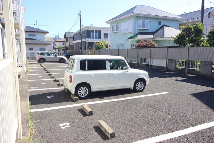 物件外観写真3　(駐車場)