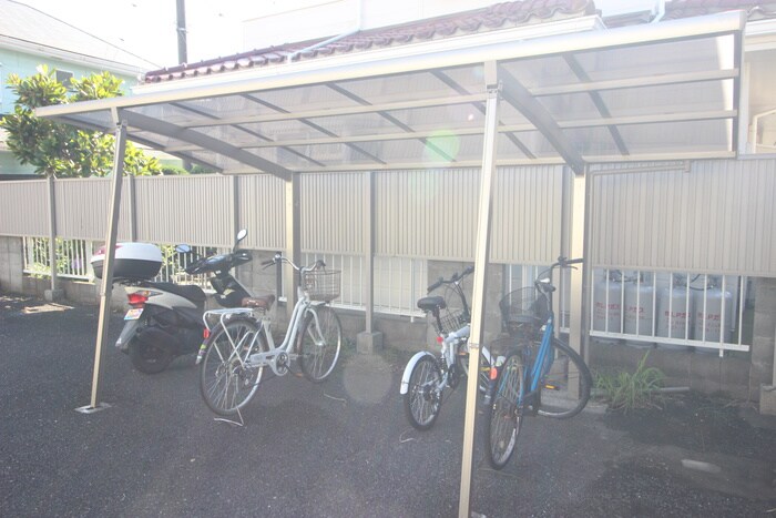 物件外観写真4　(駐輪場)