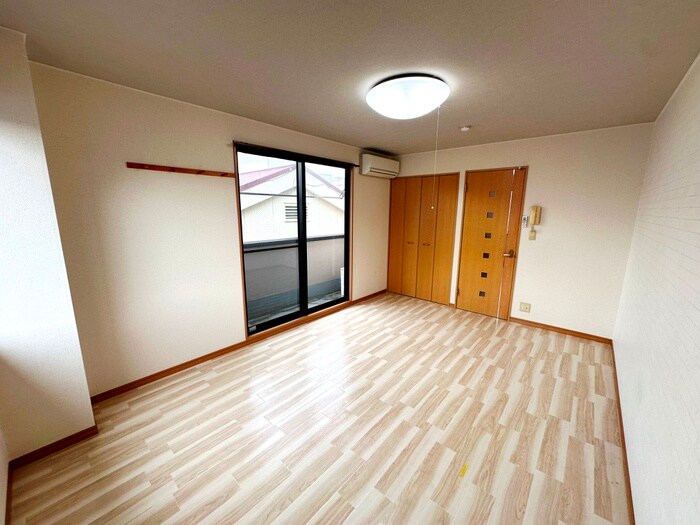 物件内観写真8　(室内からの展望)