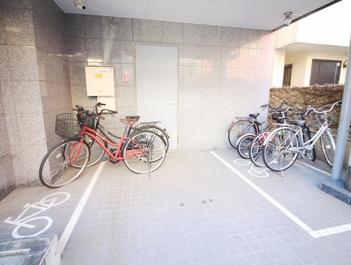 物件外観写真6　(駐輪場)