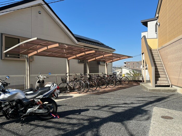物件外観写真3　(駐輪場)