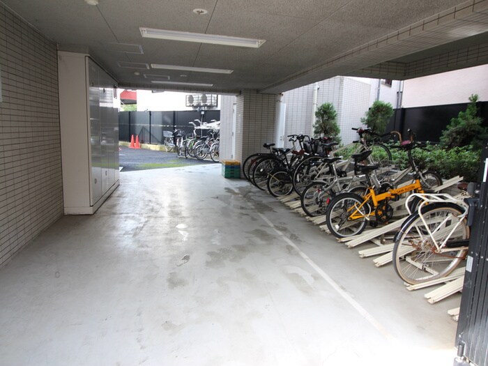 物件外観写真3　(駐輪場)