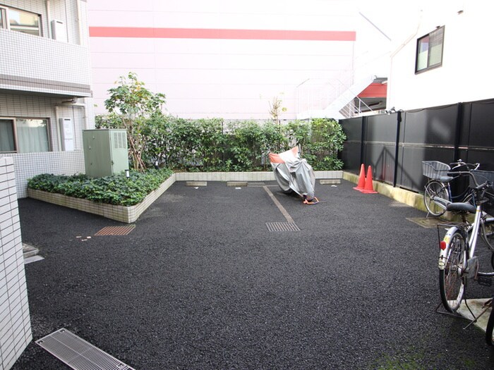 物件外観写真5　(駐車場)