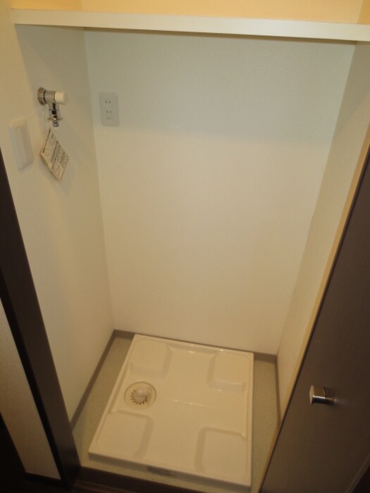 物件内観写真13　(洗濯機置場)