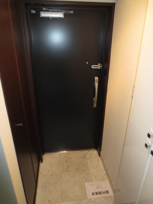 物件内観写真15　(玄関)