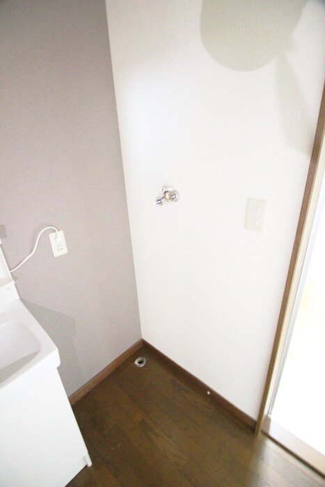 物件内観写真13　(洗濯機置場)