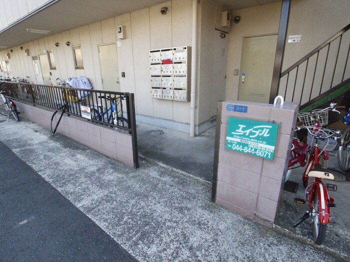 物件外観写真2　(エントランス部分)