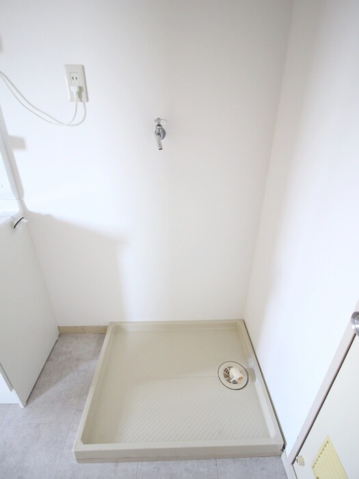 物件内観写真12　(洗濯機置場)