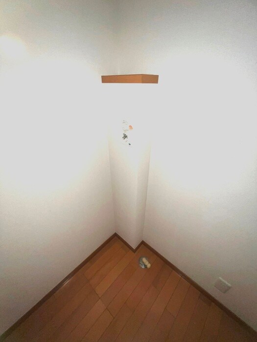 物件内観写真12　(洗濯機置場)