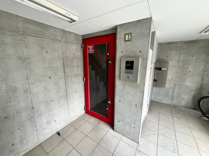 物件外観写真4　(エントランス部分)