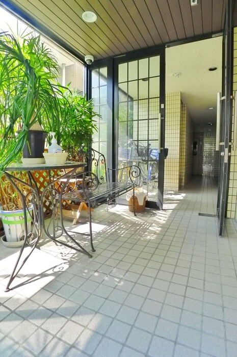 物件外観写真5　(エントランス部分)