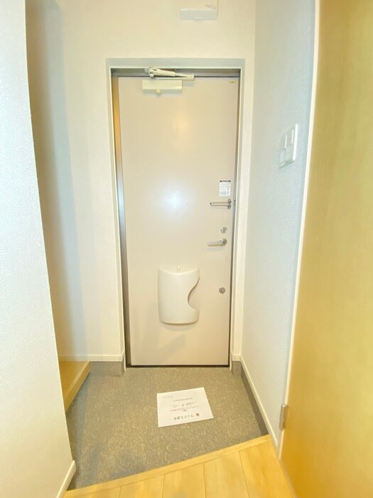 物件内観写真16　(玄関)