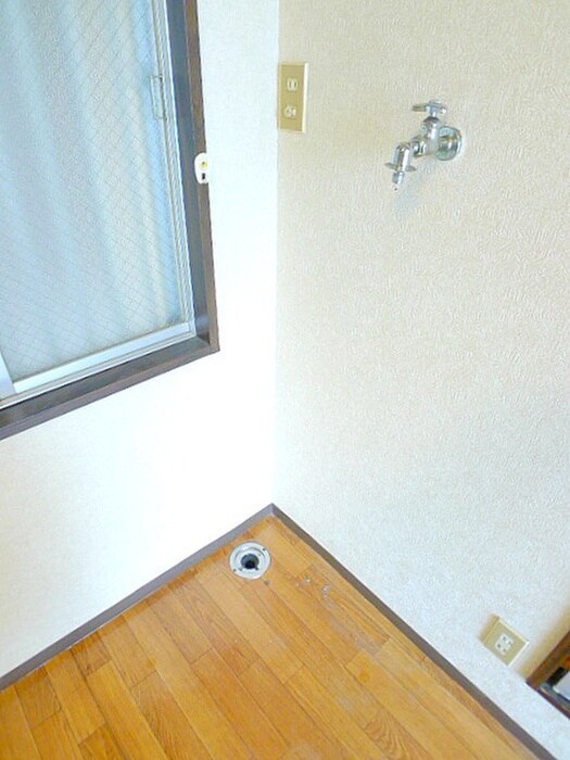 物件内観写真15　(洗濯機置場)