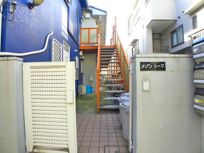 物件外観写真3　(エントランス部分)