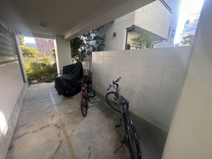 物件外観写真3　(駐輪場)