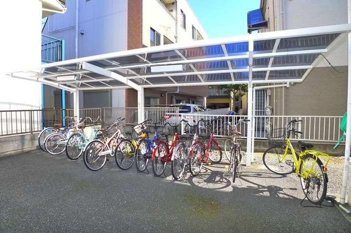 物件外観写真3　(駐輪場)