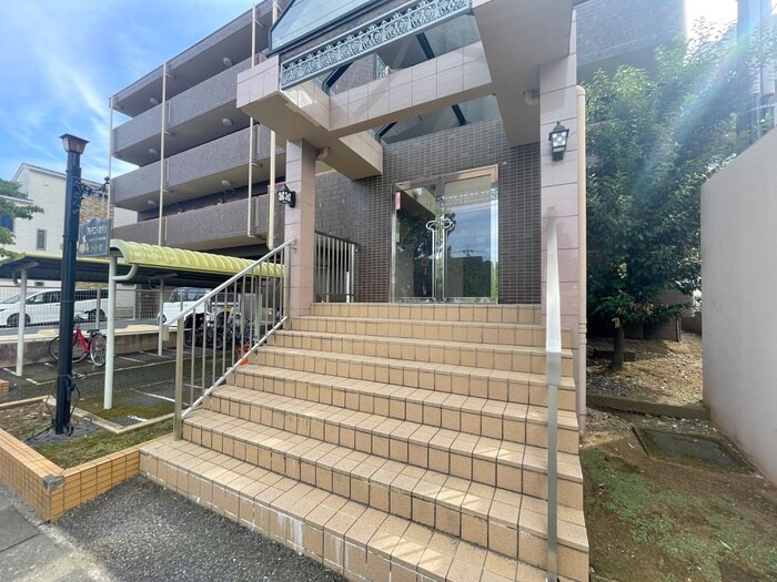 物件外観写真3　(エントランス部分)