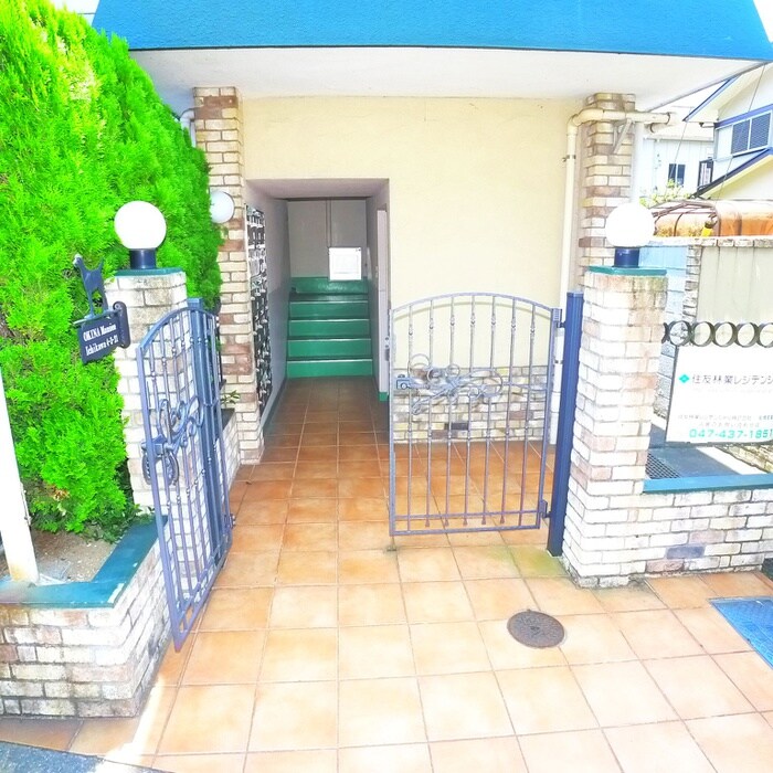 物件外観写真2　(エントランス部分)