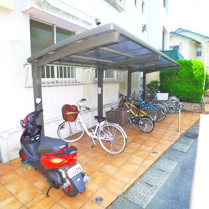 物件外観写真3　(駐輪場)