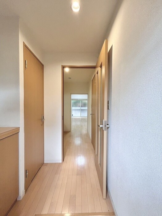 物件内観写真18　(廊下)