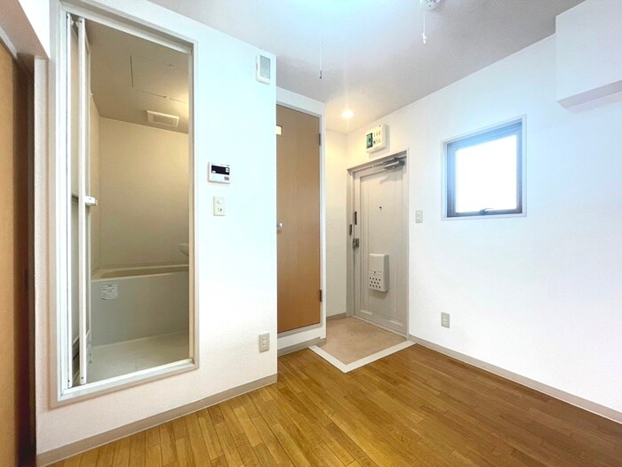 物件内観写真16　(玄関)