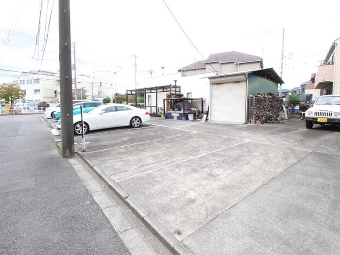 物件外観写真5　(駐車場)