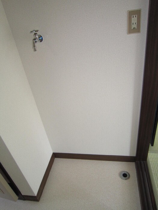 物件内観写真11　(洗濯機置場)