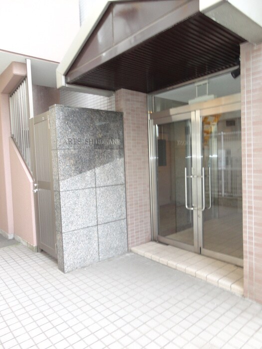 物件外観写真2　(エントランス部分)